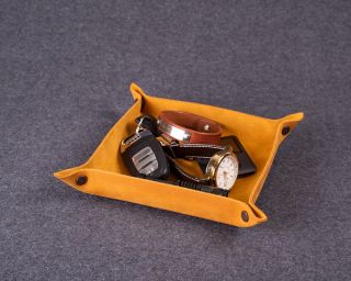 Personalized Leather Tray, M Size In Caramel Brown